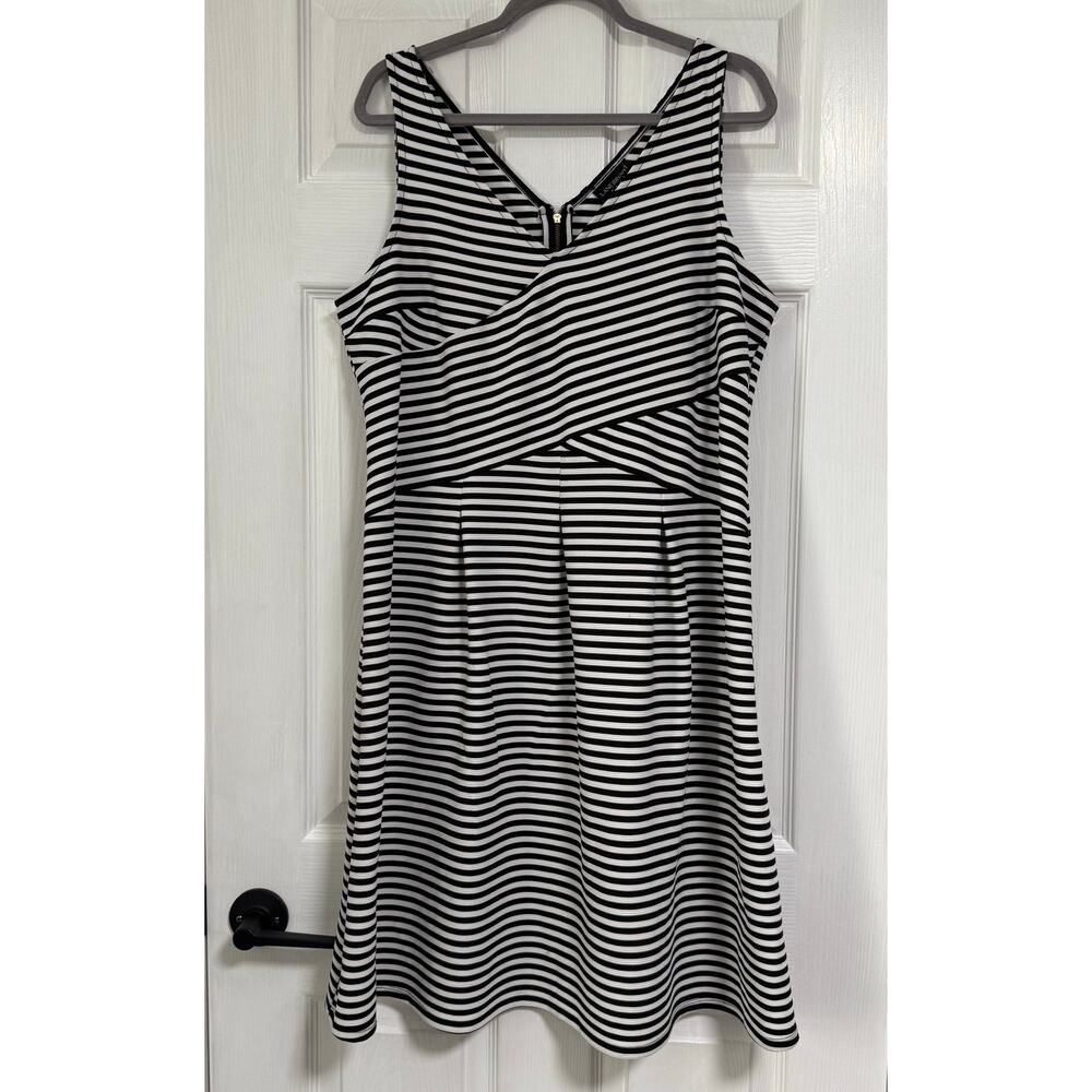 Lane Bryant Women's Striped V-Neck Sleeveless Pleated Dress Size 16